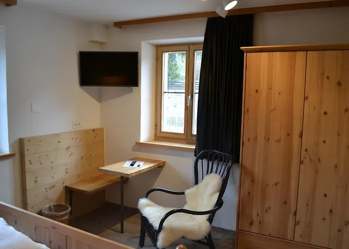 Chasa Arfusch Bed & Breakfast Ardez