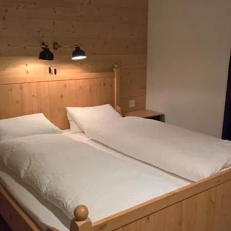 לינה וארוחת בוקר Chasa Arfusch Ardez