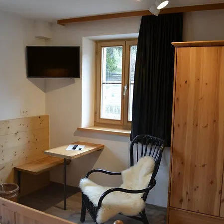 Chasa Arfusch לינה וארוחת בוקר Ardez